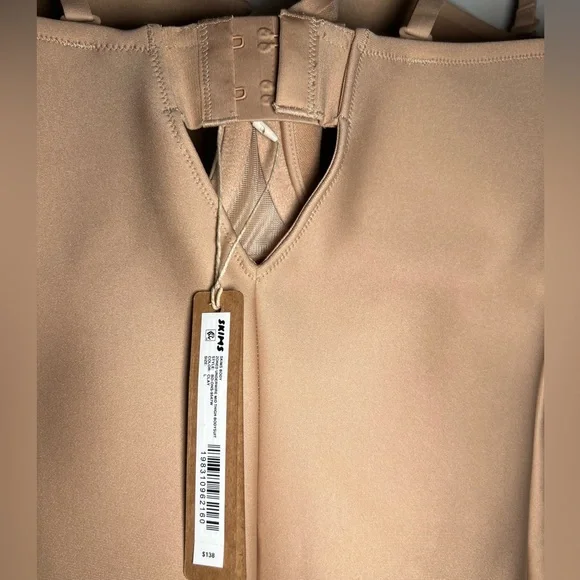 NWT SKIMS SHAPE WEAR |  SKIMS BODY ZONED UNDERWIRE MID THIGH BODYSUIT - Picture 8 of 8